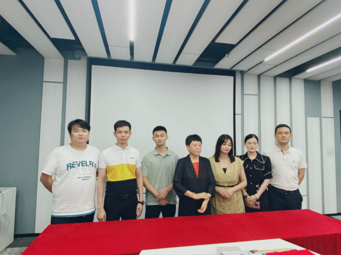 ¹ã¶«×°ÊÎÐÐҵлá»á³¤Â½ÐñͬÐÂÈë»áµÄ¸±»á³¤¡¢³£ÎñÀíÊ¡¢ÀíʺÏÓ°