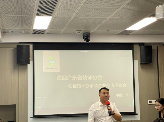 ¹ã¶«ÄϹú¶¦·å×°ÊεĶʳ¤Áõ½ðÁØ